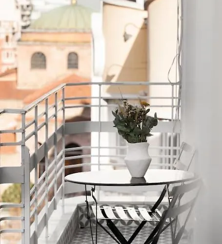 Sofia Sunshine Serenity Apartment *